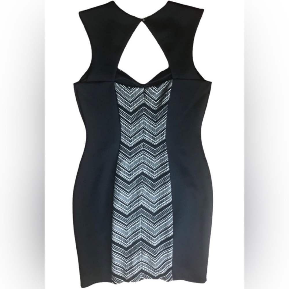 Guess Curvaceous Bodycon
Jocelyn Black Ivory Print Sheath Dress Sz 12 Date Nite